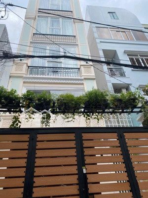 bán nhà đẹp hxh tại nguyễn hữu cảnh, giáp quận 1, 117m2, hđ thuê 50tr/th, giá 18.5 tỷ
