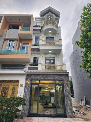 nhà sài gòn hoàn công: 7,2 tỷ, 63.5m2 nhà đúc 4 tấm full nội thất kdc gần làng đại học quốc gia