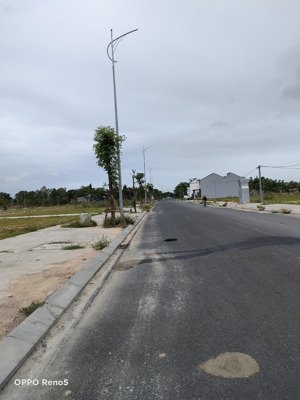 nhà mới cho thuê hai tầng ngay trung tâm 350m2