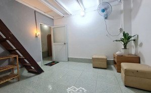 cho thuê căn hộ trệt + gác, full nội thất, cửa sổ, hành lang 30m2 giá chỉ 4tr5