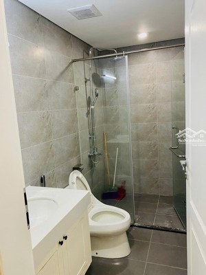 bán căn hộ 1pn giá 3,7 tỷ cho căn hộ cao cấp , nội thất chất lượng . lh : 