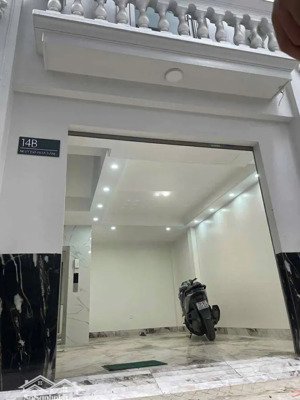 bán nhà cầu giấy mặt tiền rộng-dân xây 6 tầng mới tinh-thang máy nhập khẩu dt 38m2 ngõ nông g-12 tỷ