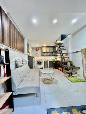 2 tỷ 88 có nhà mặt đất sài gòn