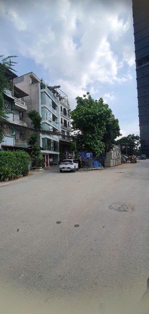 bán biệt thự 4 tầng tại liễu giai, ba đình. mặt tiền khủng 14m. sổ đỏ vuông 240m2 sử dụng