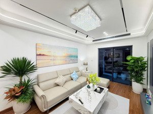 thiết kế hiện đại, nội thất siêu đẹp và sang.ban công đông bắc mát mẻ, tầm nhìn thoáng rợp cây xanh