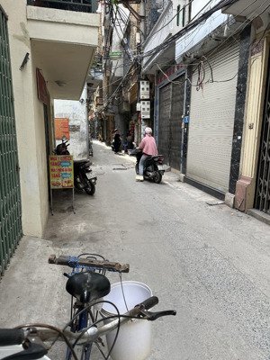 bán nhà gấp tại khương trung, ngõ thông ô tô đỗ của giá 11,2 tỷ, 40 m2, 2pn, 2wc, 3 tầng!