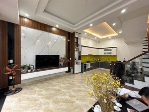 bán nhà mặt đường hạ lý mới xây 4 tầng phong cách tân cổ điển