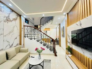 bán nhà mặt tiền 8m - lô góc 3 thoáng - nở hậu- gara ô tô 7 chỗ - gần hồ khương đình-thanh xuân