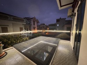 bán nhà đẹp ở luôn 4 tầng lô góc thạch bàn cổ linh 105m2 mt 6m. ngõ ô tô 7 chỗ vào, 18 tỷ