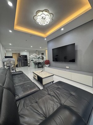 cho thuê căn hộ cao cấp hado ngay trung tâm quận 10. vị trí đắc địa. lh : - trinh