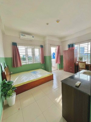 căn hộ giá siêu rẻ bancol cửa sổ ở 4 người bình thạnh