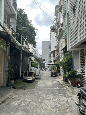 bán nhà hxt tô hiến thành, q10 dt 5x20m, 4 tầng hđ thuê 30tr/tháng giá chỉ 18 tỷ