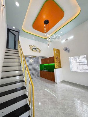 bán nhà gấp, khu vực bình chánh - tphcm. gần các khu tiện ích như chợ, trường học