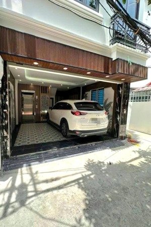bán nhà mặt ngõ - ô tô 7 chỗ vào nhà - có thang máy - giá 6,x tỷ , nhà 6 tầng - mt 5,5m ở liên mạc