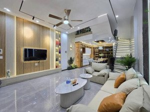 nhà đẹp lung linh 3 tầng 56m hẻm 8m a4 cách mạng tháng 8 quận 10 ngang kh.ủng 5.3m chỉ 11,x