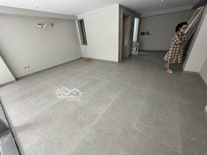 cho thuê nhà mặt phố hai bà trưng, dt 80m2x4 tầng, mt 6.5m, giá 110tr, lh 
