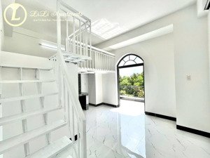 duplex ban công - full nội thất - diện tích rộng - ở được 3,4 người - bình trưng đông - quận 2