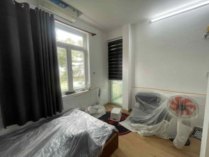 cho thuê phòng 20m2 có nội thất, ban công, gần đh bách khoa, sư phạm