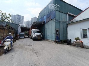 cho thuê kho xưởng đường cầu diễn, phú diễn 2100m2, điện 3fa, công đỗ cửa, đất cty có vat, 95k/m2