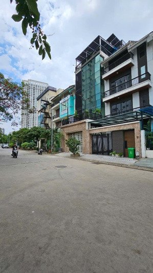 chủ tất toán ngân hàng cần bán gấp liền kề packexin,dt 120m2,mt 6m,xây 5 tầng, giá 30 tỷ