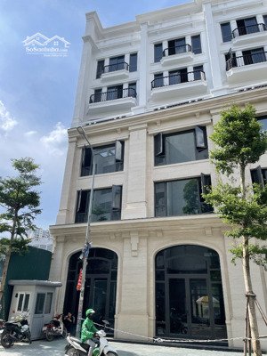 cho thuê nhà nhà mặt phố chùa láng đối diện đại học ngoại thương với diện tích sàn 260m2 xây 8 tầng