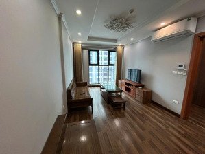 bán căn 2 ngủ goldmark full nội thất tầng trung