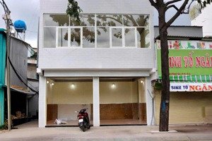 cho thuê nhà mặt tiền trường sa, quận 3 - sàn trống suốt - tổng dt 80m2 - 27tr.