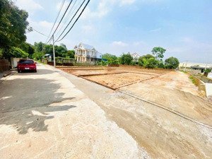 đất thổ cư 100m2, đường rộng xe tránh gần kcn sóc sơn , gần trường học, gần chợ.