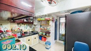 tầng trệt cc ngô gia tự q10, ngay trong chợ, khu ẩm thực sinh viên, dòng tiền sẵn có.