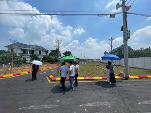 bán lô đất vị trí trung tâm hòa lạc bám đường trục chính liên xã sát trường fpt, khu công nghệ cao