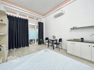 phòng hiện đại đầy đủ nội thất, view thoáng mát