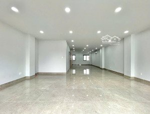 văn phòng tầng dt 7 x 20m, ngăn sẵn vách kính, vị trí đẹp đường 37, hầm xe tại vạn phúc city