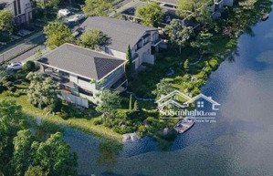 bán shophouse 2 mặt tiền,phân khu mùa thu,diện tích 7,5x18.chuyển nhượng tự do,13.7 tỷ bao thuế phí