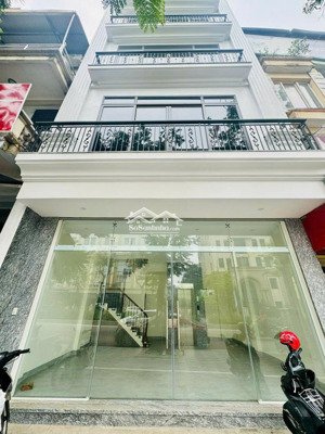 chính chủ cho thuê nhà mới văn cao - ba đình, 70m x 6 tầng, thông sàn oto đỗ cửa văn phòng spa 25tr