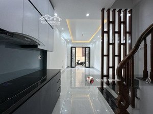 bán nhà riêng tại phúc lợi, 33m2, giá ưu đãi chỉ với hơn 5 tỷ - 10m ra oto thông