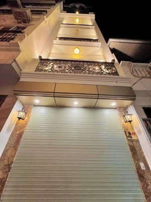 bán nhà mới hai bà trưng - thang máy - ngõ thông hai đầu - oto đỗ cửa - hai thoáng trước sau