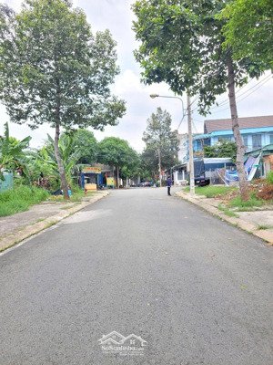 bán rẻ lô đất 150m2/650tr ngay đ.d17 gần các cụm kcn,sổ riêng, khai thác đầu tư, cho thuê 10tr/th
