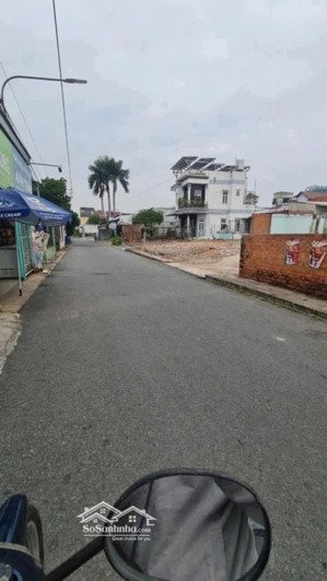 đất chánh nghĩa, giáp với kdc chánh nghĩa , dt: 5x16,5, thổ cư:60, đường nhựa thông rộng 6m