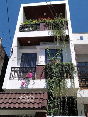 đẹp và to. nhà 3 tầng, 81m2, gần biển, gần trường học, bệnh viện. lh: 