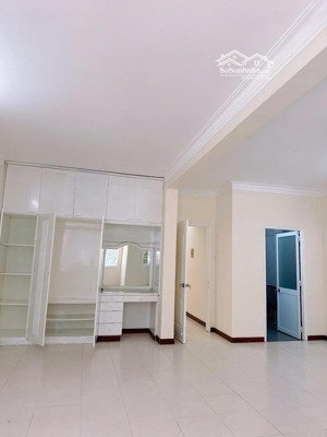 cho thuê nhà nguyên căn đường yên thế khu sân bay, dt 6,5x25,5m, 1 trệt, 2 lầu, sân thượng