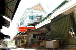 chính chủ cần bán nhà hai mặt tiền kinh doanh và ở tại chợ xã suối cát, huyện xuân lộc.