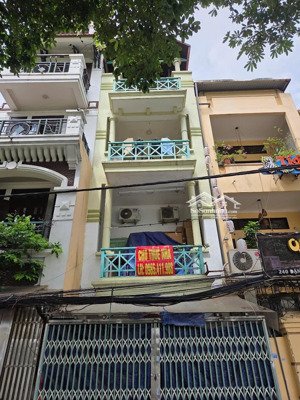 cho thuê nhà 4 tầng 70m2 mặt phố đặng tiến đông. giá 20 triệu/ tháng.