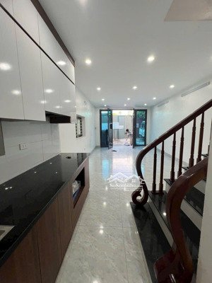 bán nhà tứ liên, tây hồ 33m2, 3 tầng, mt 4m, 3.7 tỷ mặt ngõ thông, kinh doanh, ô tô tránh