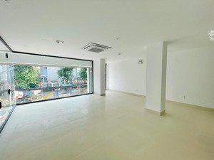 cho thuê văn phòng cho thuê tại ngã tư hòe thị dt 45m2, giá thuê 6tr5. liên hệ 