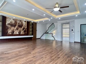 bán nhà vĩnh ninh 72 m2 x5 tầng giá 10,2 tỷ , thang máy , kinh doanh , mặt đường ô tô tránh