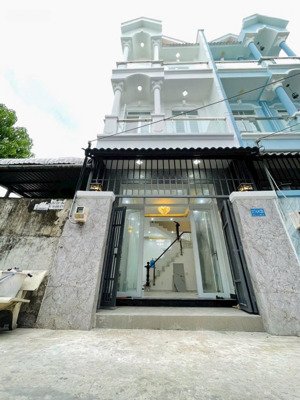 bán nhà 2 lầu - hxh 2174 huỳnh tấn phát-nhà bè.
