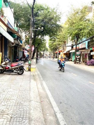 mặt tiên 5 tầng 25m2 tôn thất hiệp, q.11