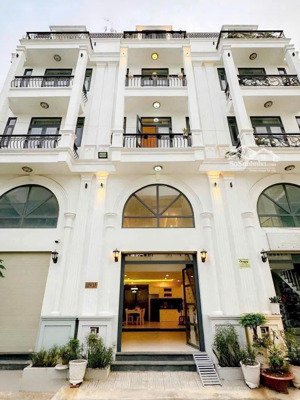 bán gấp nhà mới thiết kế tuyệt đẹp phú mỹ quận 7 - sát phú mỹ hưng