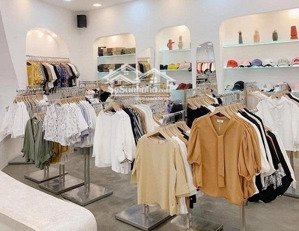 cho thuê mb khu chợ hàn gần nhà thợ con gà ! sầm uất khách du lich
giá 3x dt 50m2
mb mơi đ