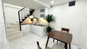 siêu phẩm tôn đức thắng 42m, 5 tầng, 4 ngủ master, full nội thất cao cấp, thang máy, gần phố